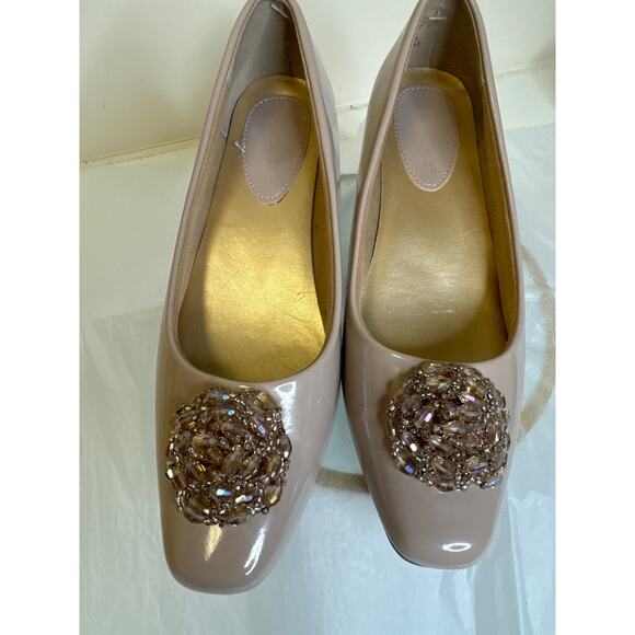 TORTA CALIENTE Pale Pink Slip On Pump Women's Shoes Jeweled Toe Patent SZ 7 EUC - Picture 1 of 5